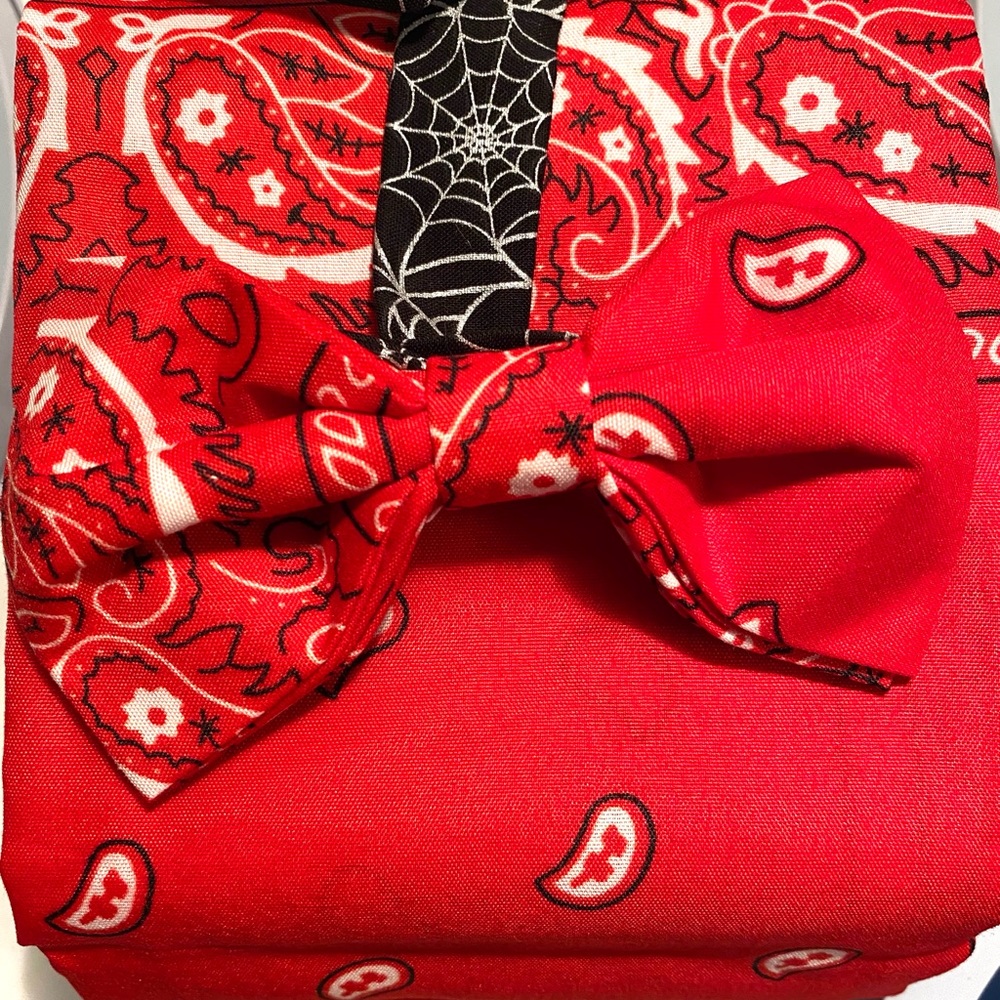 Red bowtie set - Picture 3 of 4